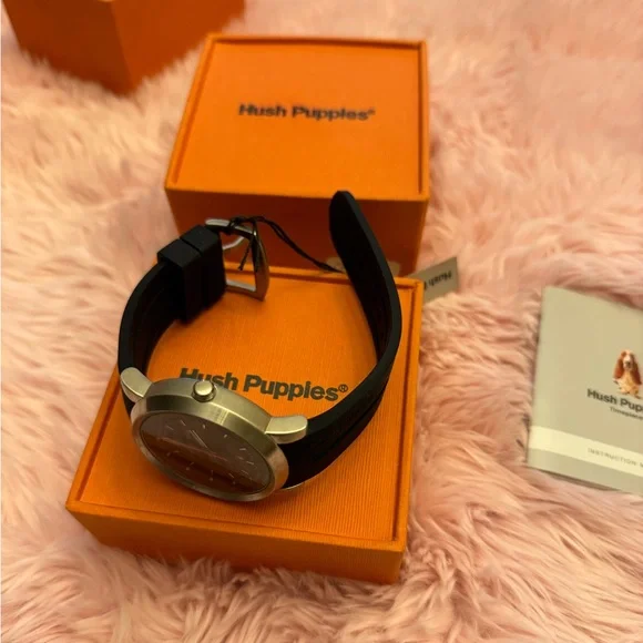 NIB HUSH PUPPIES SILICONE STRAP WATCH‎